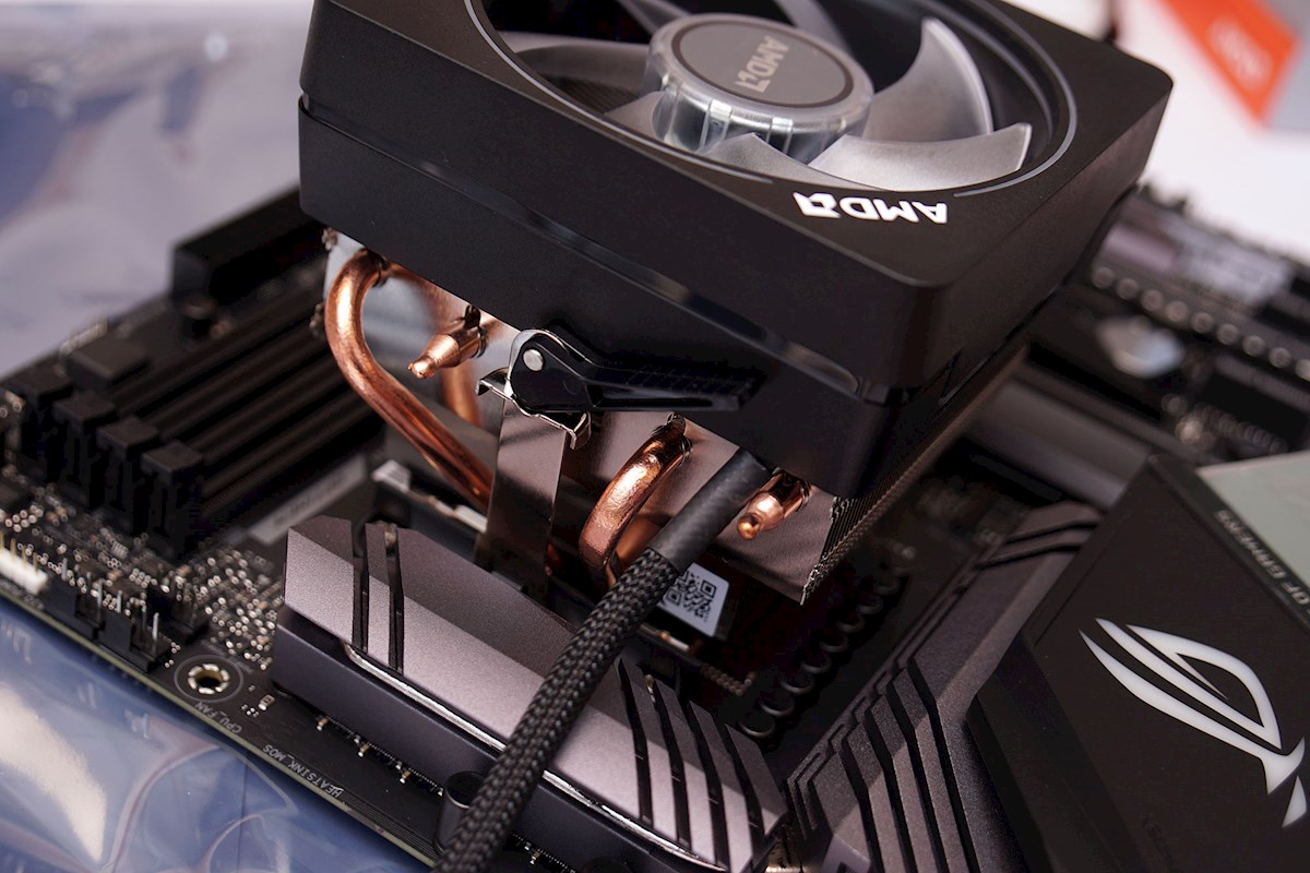 RYZEN 9 3900X Wraith Prism クーラー付-